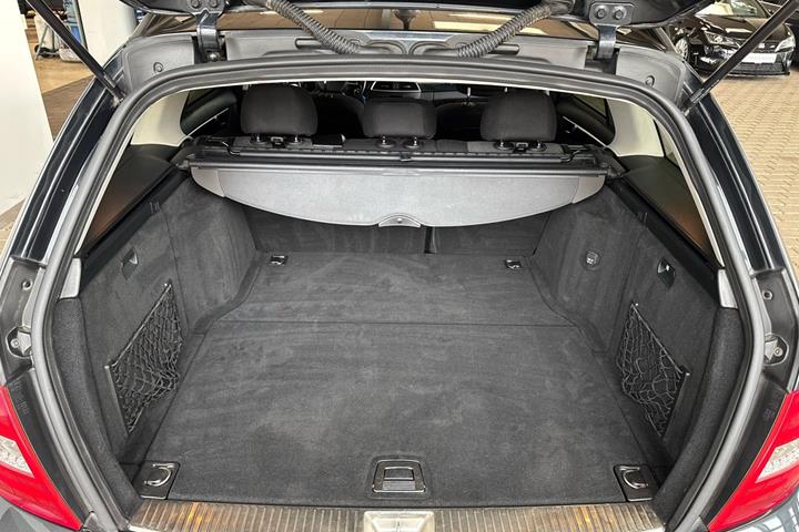 Grå Mercedes C220 fra 2011