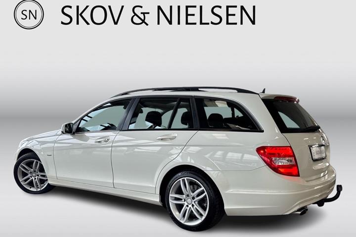 Hvid Mercedes C220 fra 2012