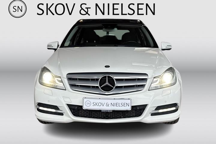 Hvid Mercedes C220 fra 2012