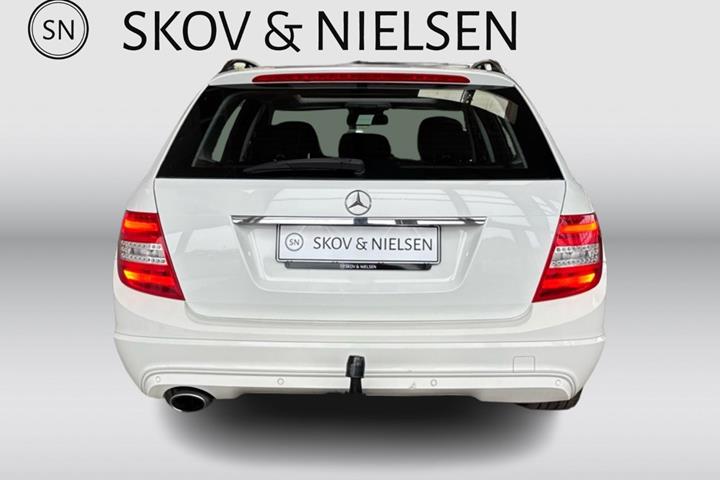 Hvid Mercedes C220 fra 2012