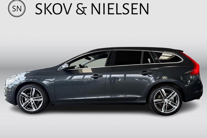 Blå Volvo V60 fra 2013