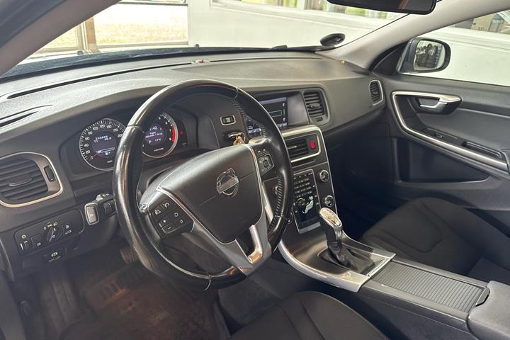 Blå Volvo V60 fra 2013