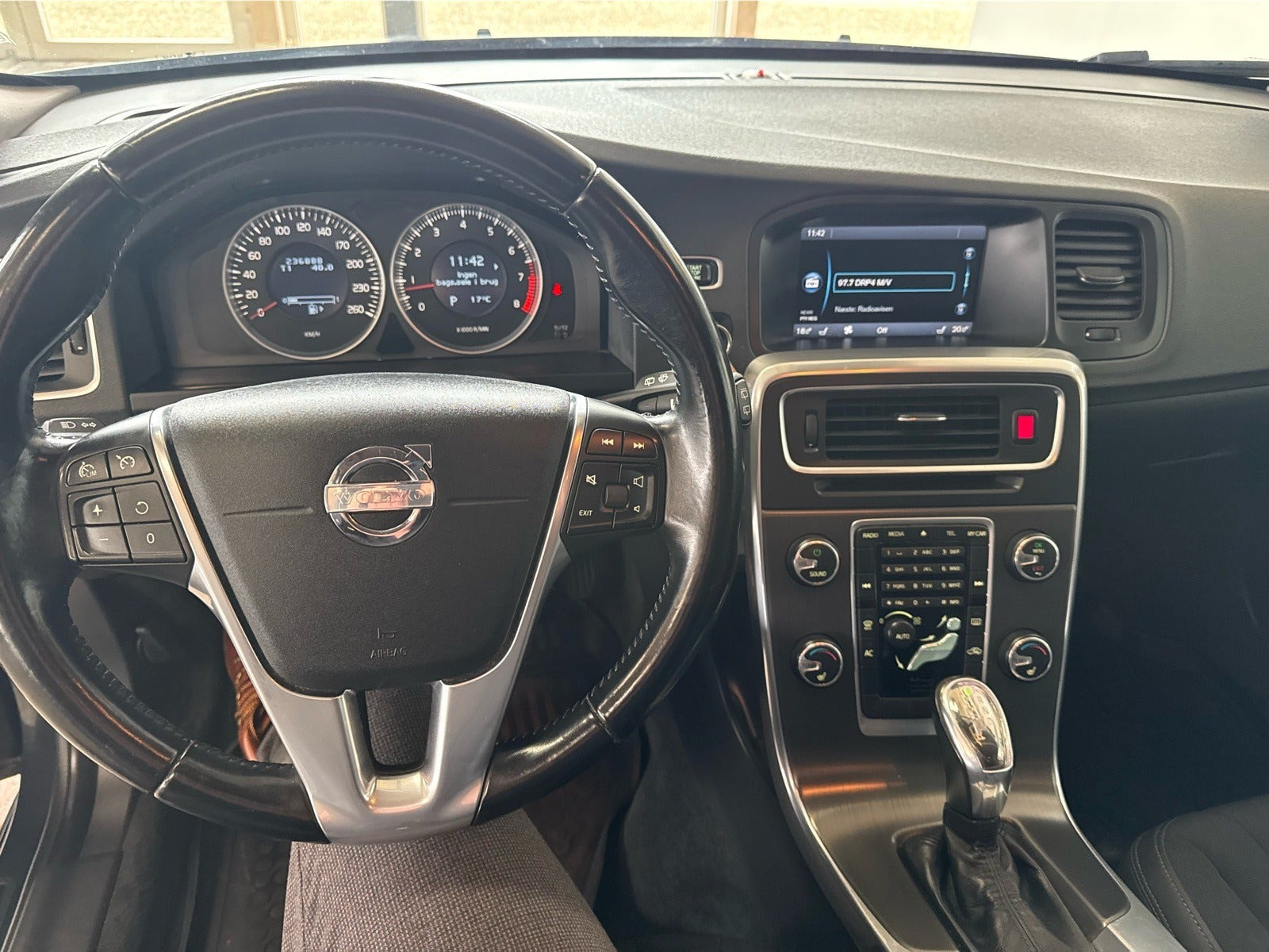 Blå Volvo V60 fra 2013
