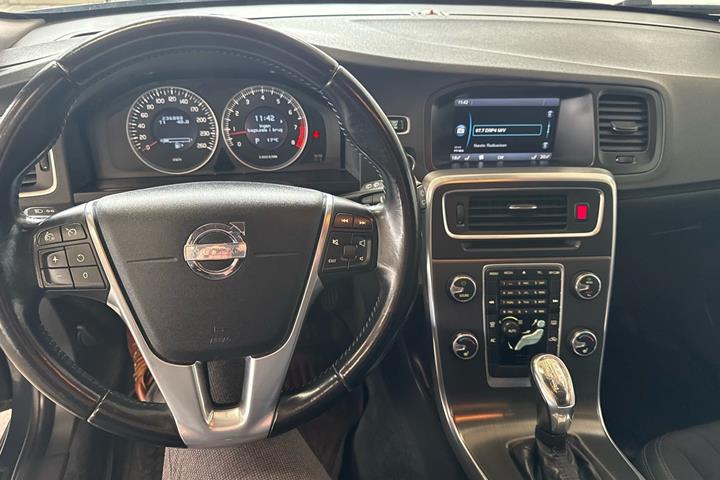 Blå Volvo V60 fra 2013