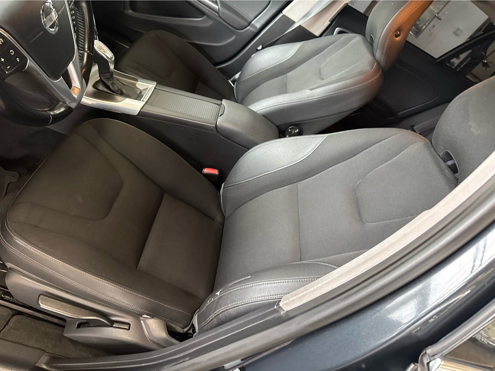Blå Volvo V60 fra 2013
