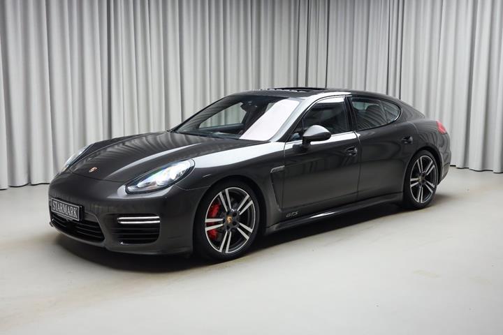 Grå Porsche Panamera GTS fra 2014