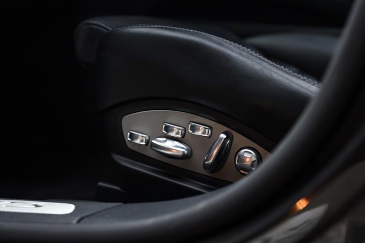 Grå Porsche Panamera GTS fra 2014