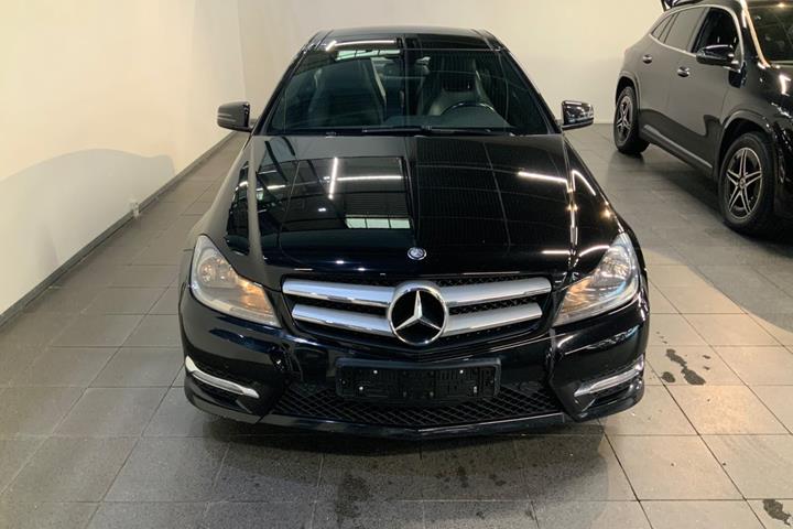 Sort Mercedes C250 fra 2011