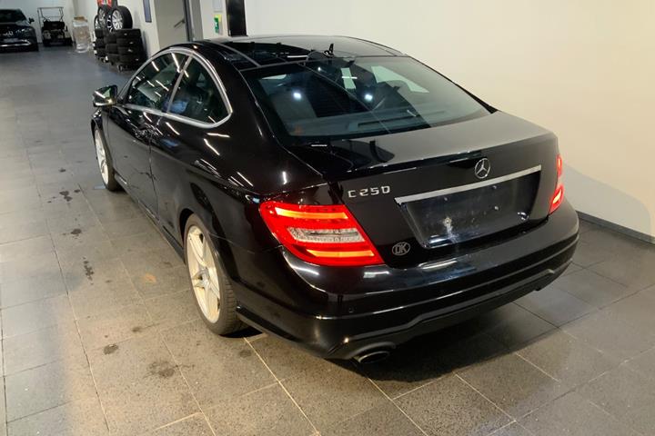 Sort Mercedes C250 fra 2011