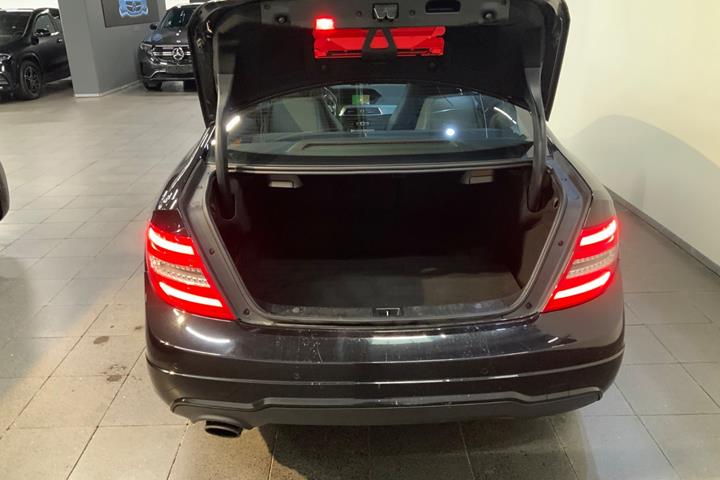 Sort Mercedes C250 fra 2011