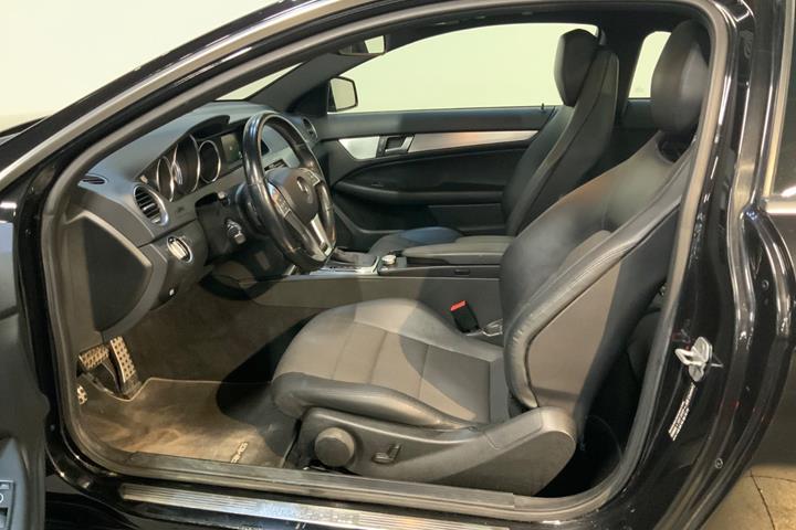 Sort Mercedes C250 fra 2011