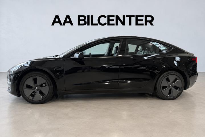 Hvid Tesla Model 3 fra 2021