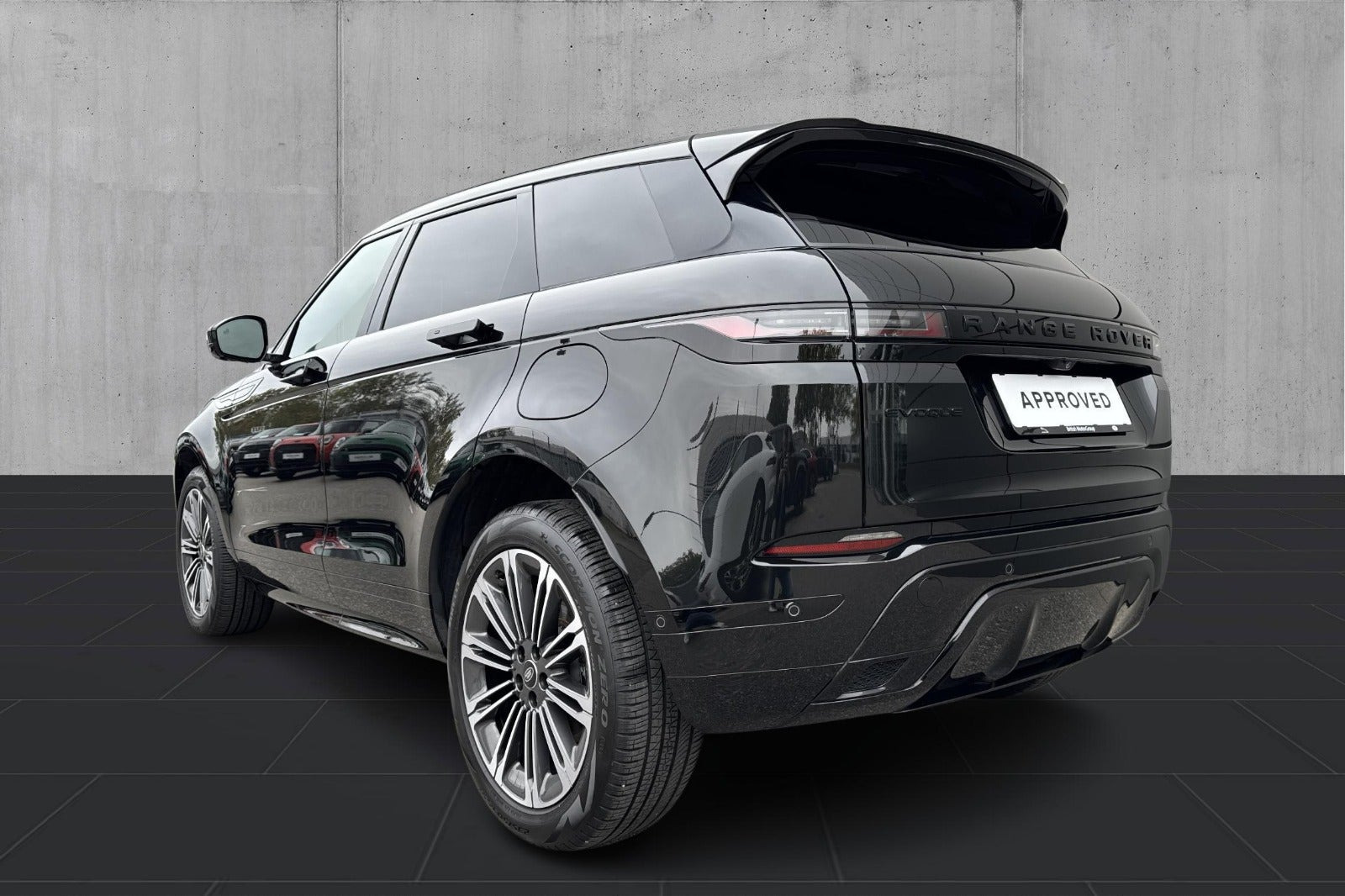 Sort Land Rover Range Rover evoque fra 2024
