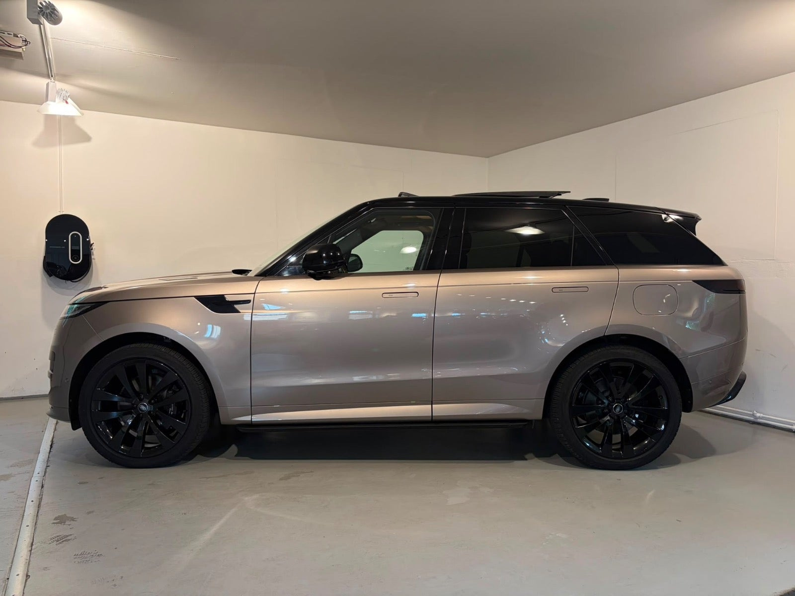 Brun Land Rover Range Rover sport fra 2023