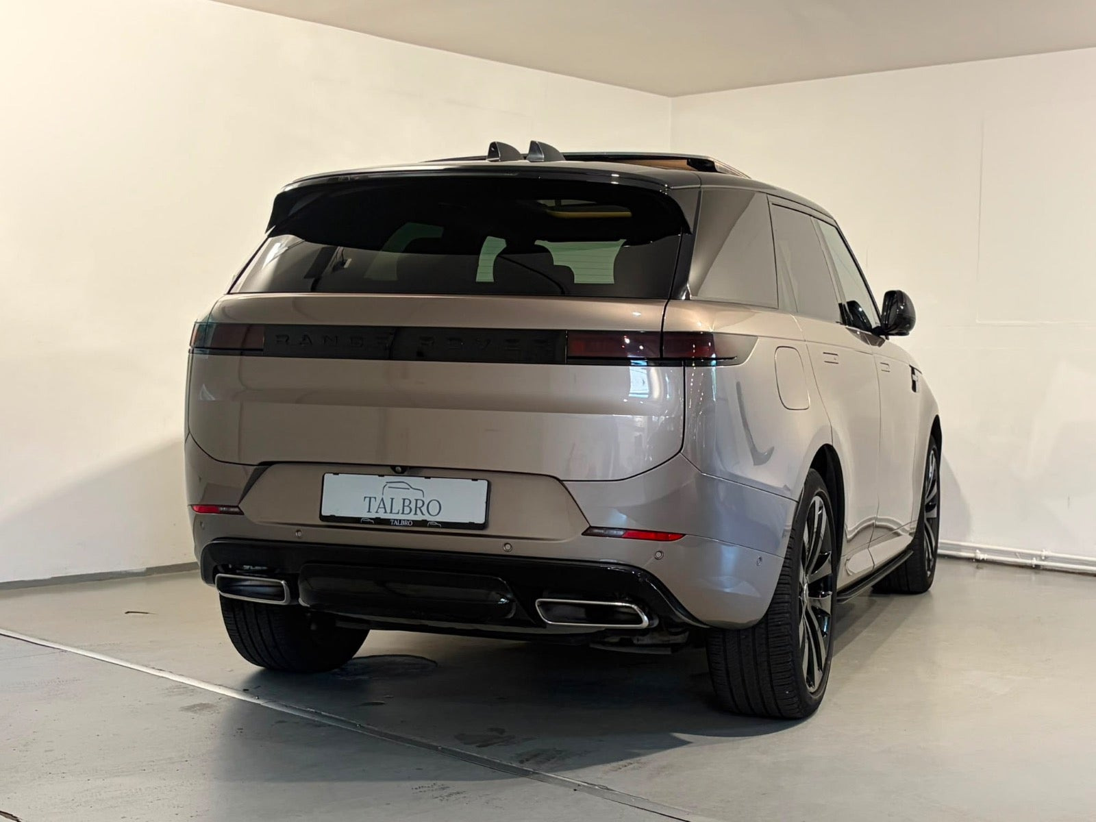 Brun Land Rover Range Rover sport fra 2023