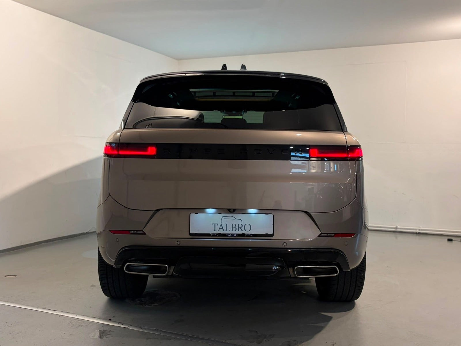 Brun Land Rover Range Rover sport fra 2023