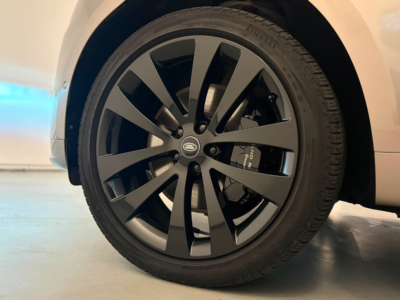 Brun Land Rover Range Rover sport fra 2023