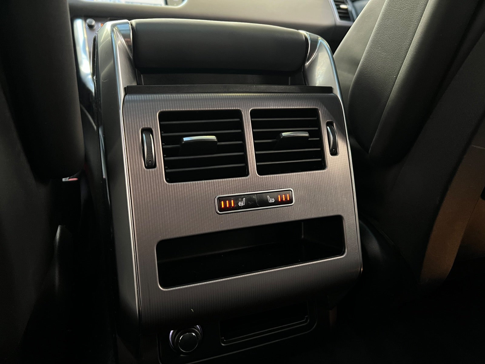 Grå Land Rover Range Rover sport fra 2014