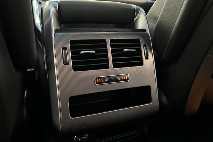 Grå Land Rover Range Rover sport fra 2014
