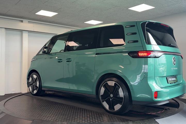 Grøn VW ID.Buzz fra 2024