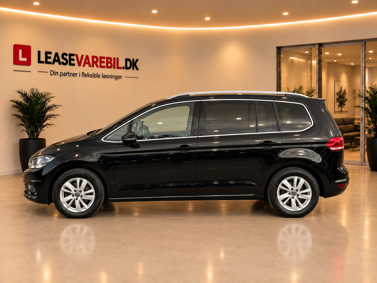 Sort VW Touran fra 2022