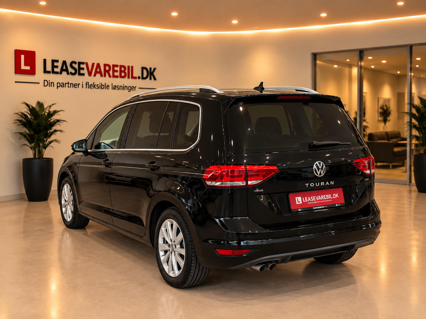 Sort VW Touran fra 2022