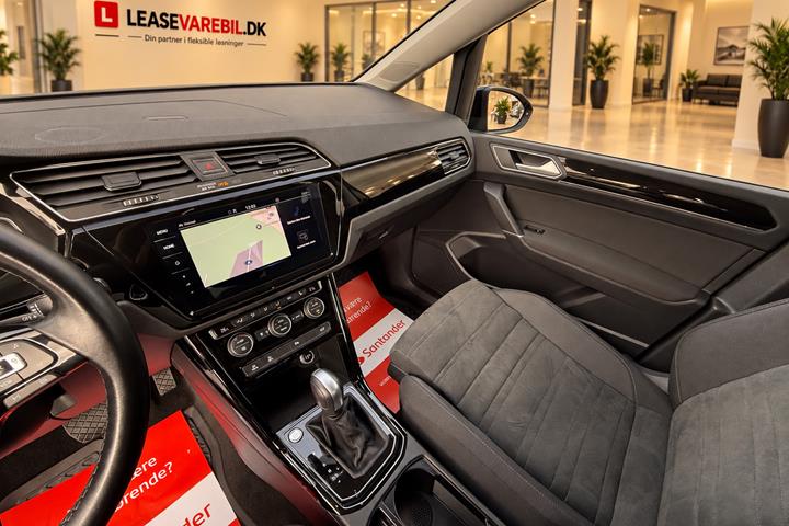 Sort VW Touran fra 2022