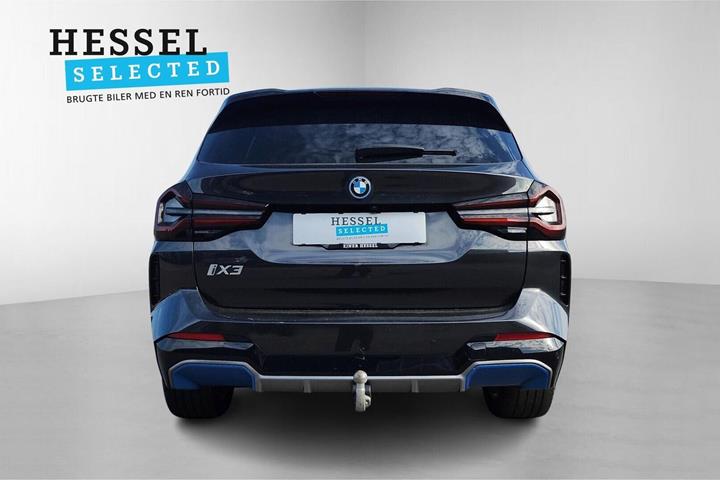Grå BMW iX3 fra 2023