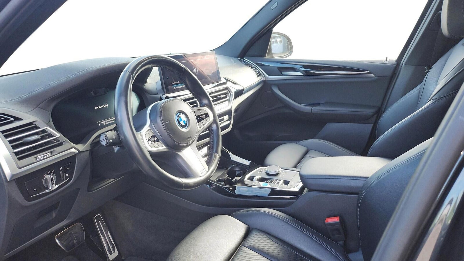 Grå BMW iX3 fra 2023