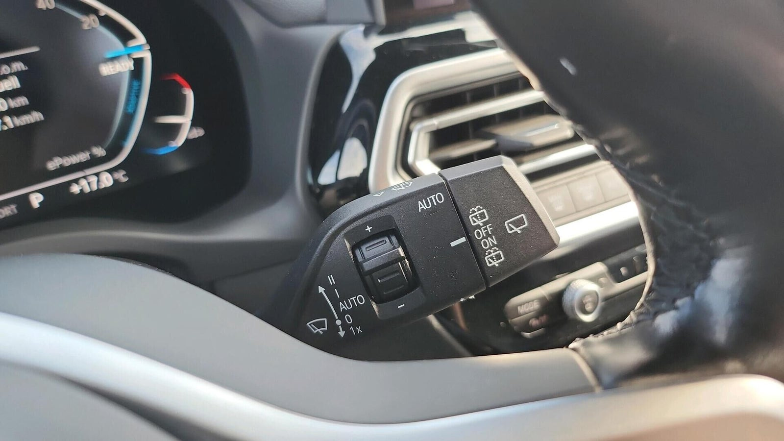 Grå BMW iX3 fra 2023
