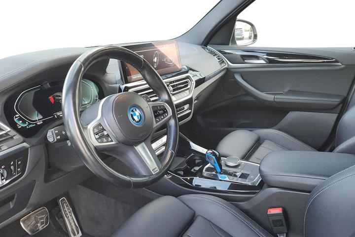 Hvid BMW iX3 fra 2022