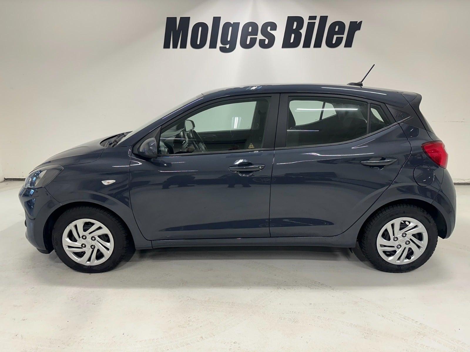 Blå Hyundai i10 fra 2022