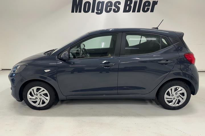 Blå Hyundai i10 fra 2022