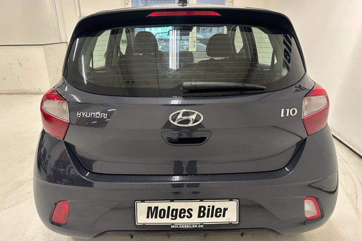 Blå Hyundai i10 fra 2022