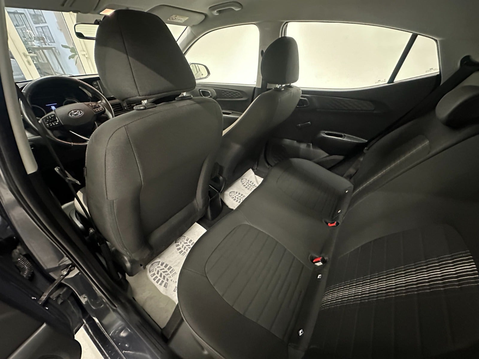 Blå Hyundai i10 fra 2022