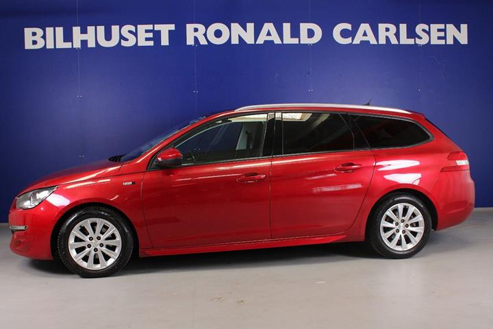 Rød Peugeot 308 fra 2016