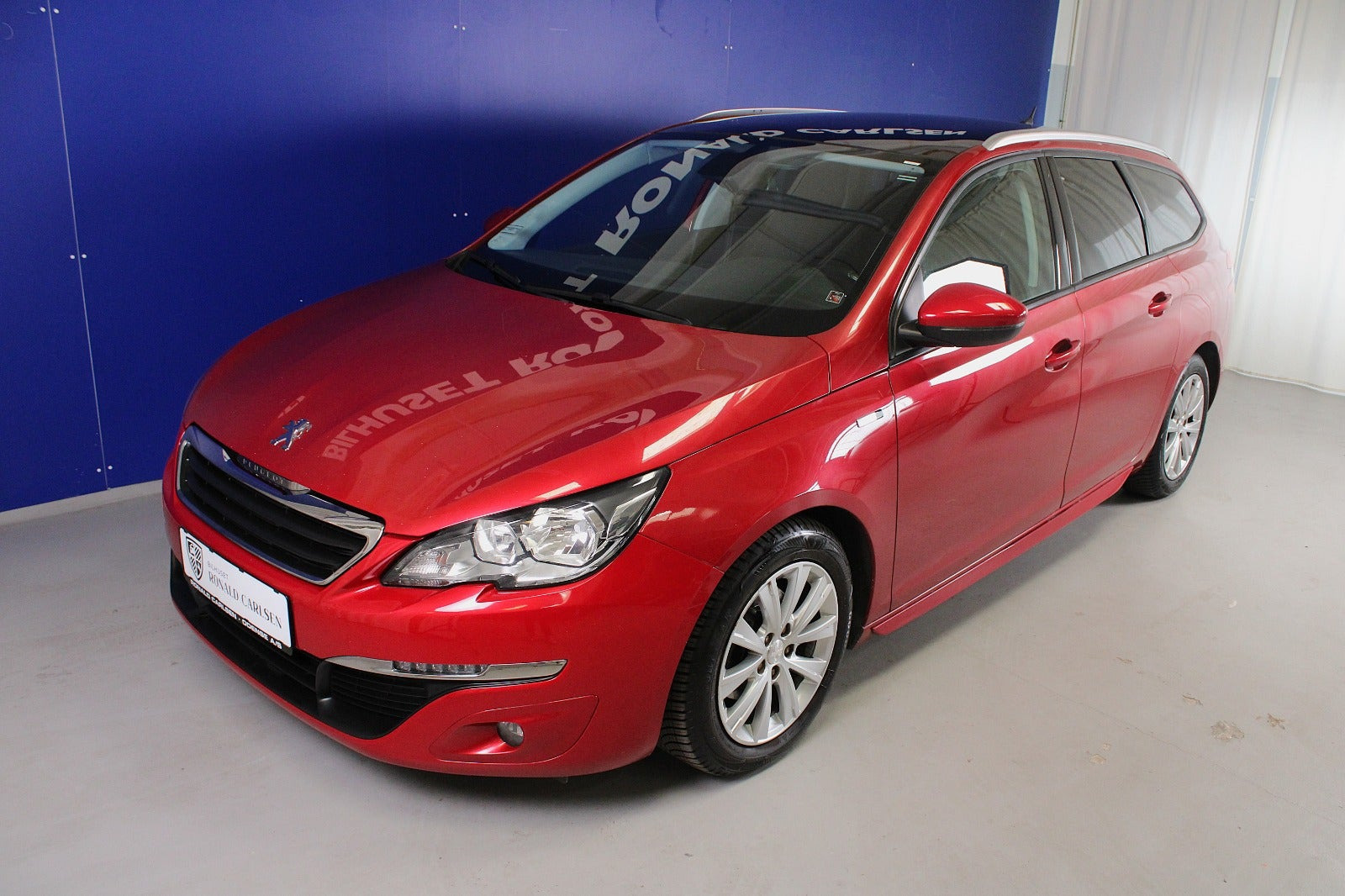 Rød Peugeot 308 fra 2016