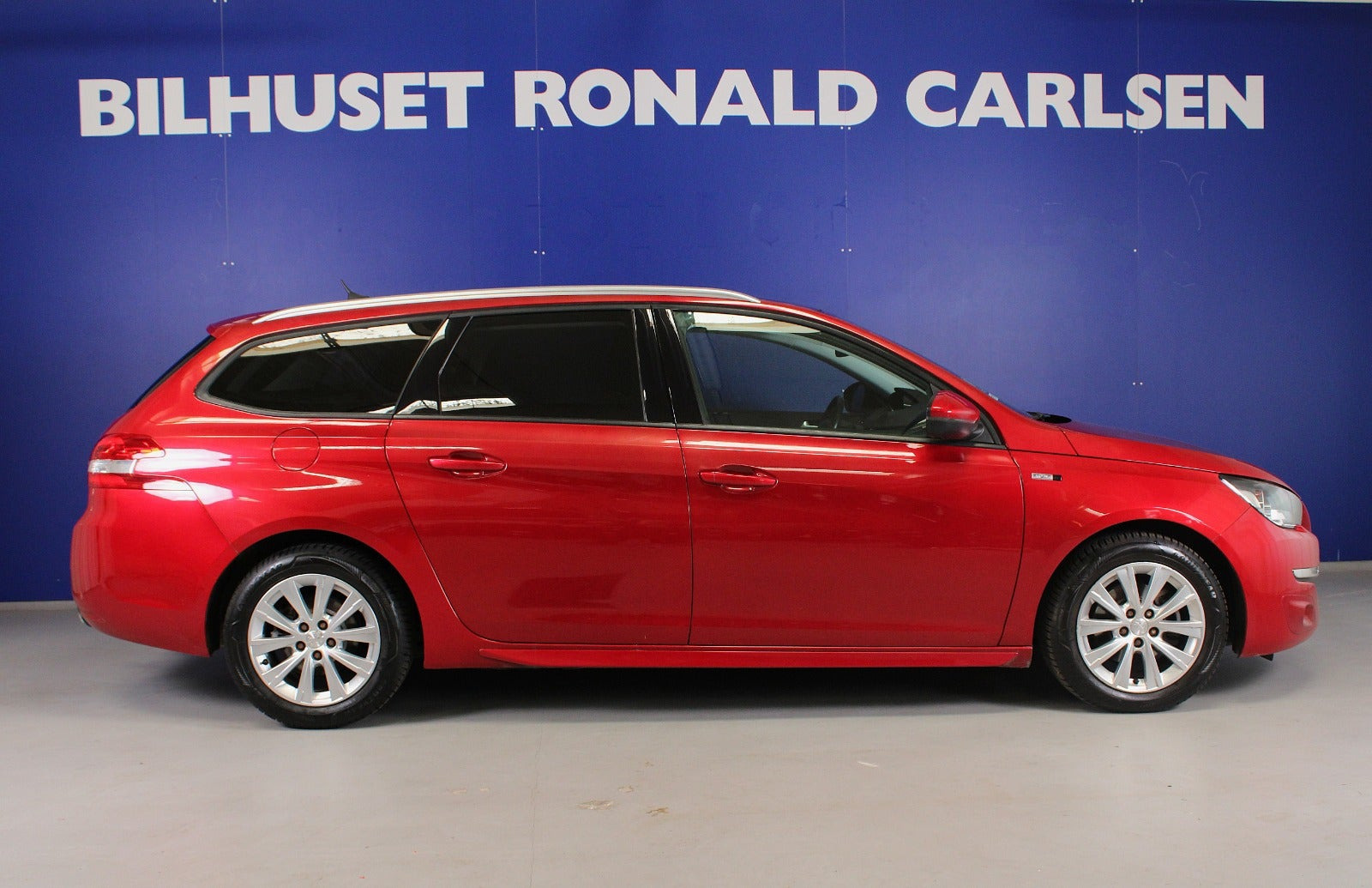 Rød Peugeot 308 fra 2016