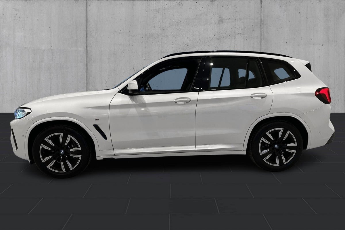 Hvid BMW iX3 fra 2024