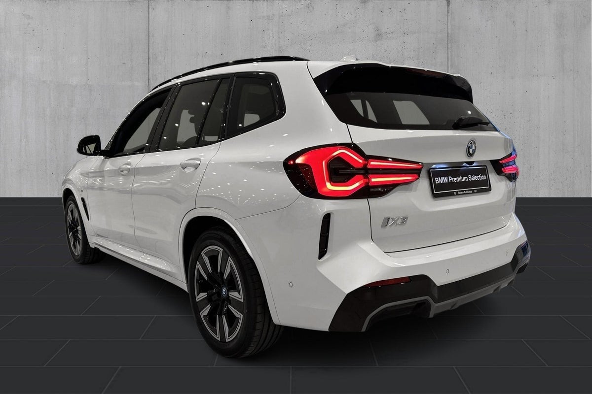 Hvid BMW iX3 fra 2024