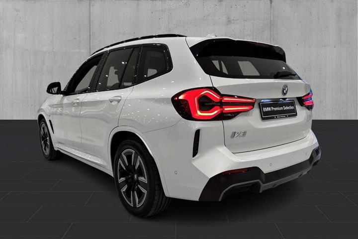 Hvid BMW iX3 fra 2024
