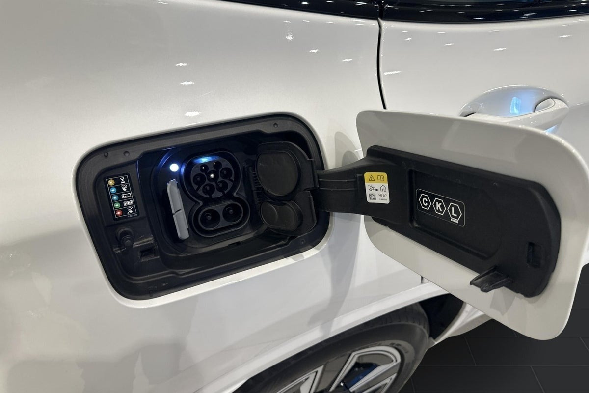 Hvid BMW iX3 fra 2024