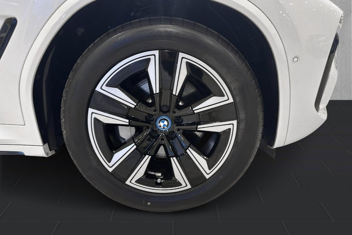 Hvid BMW iX3 fra 2024