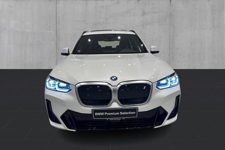 Hvid BMW iX3 fra 2024