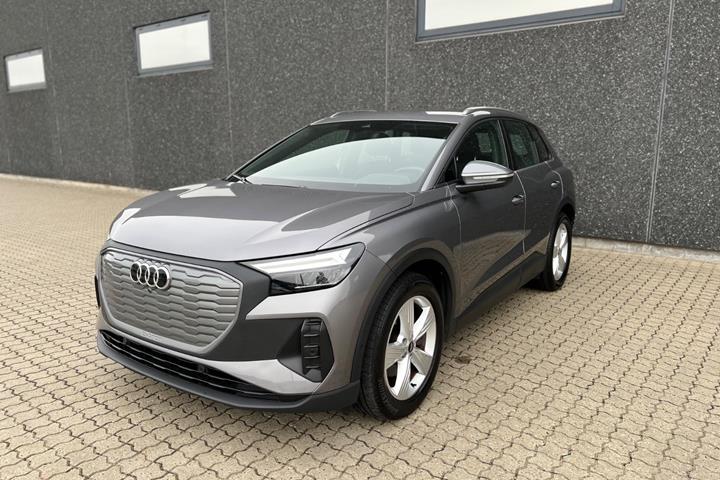 Grå Audi Q4 e-tron fra 2023 set udefra