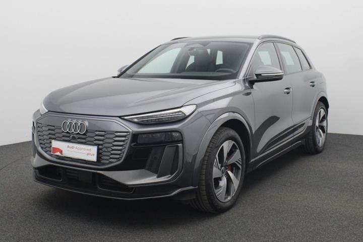 Grå Audi Q6 e-tron fra 2025