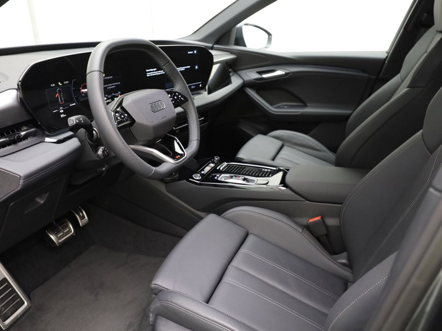 Grå Audi Q6 e-tron fra 2025