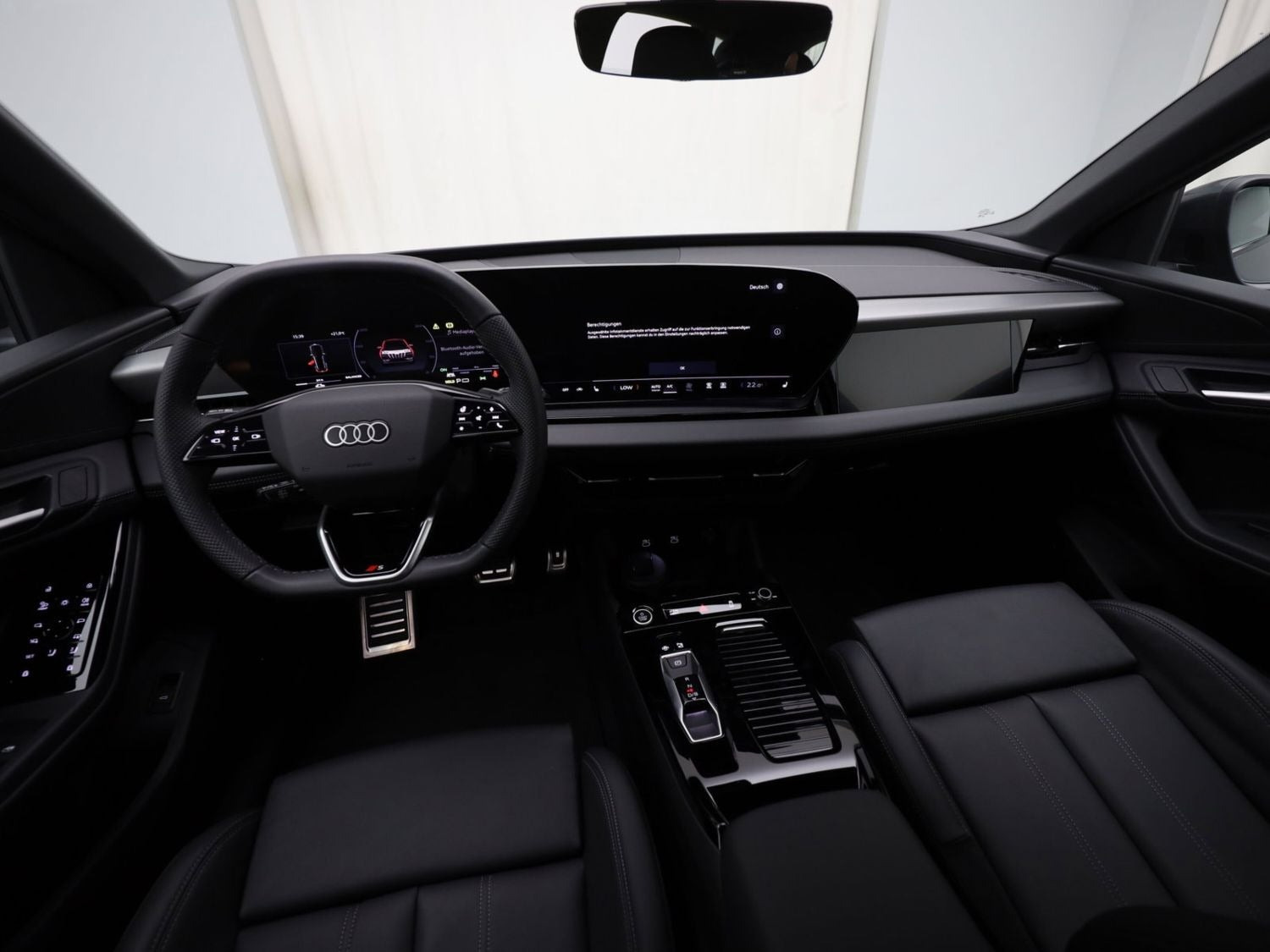 Grå Audi Q6 e-tron fra 2025