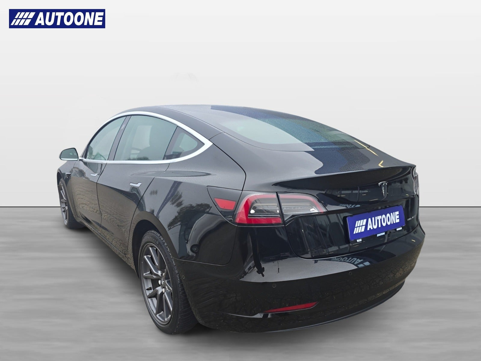 Sort Tesla Model 3 fra 2019