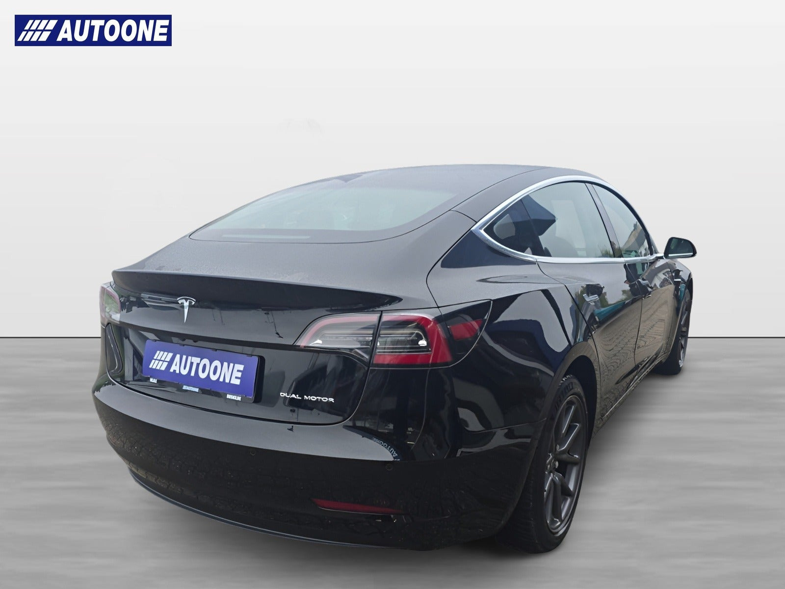 Sort Tesla Model 3 fra 2019